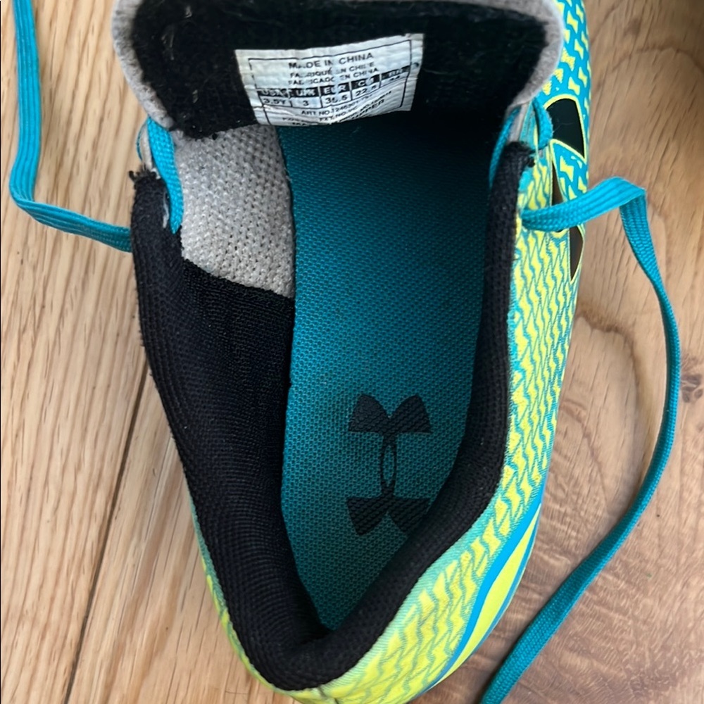 Under Armour Yellow and Blue Soccer Cleats Sz 3.5 used -Make An Offer- - Picture 9 of 13